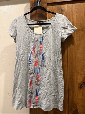 Liz Alig Gray Short-Sleeve Graphic Tee with Red & Blue Stripe Accents